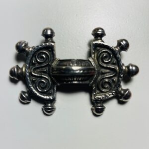 BAS fibula broche