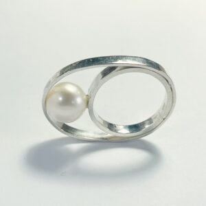 Ring met parel